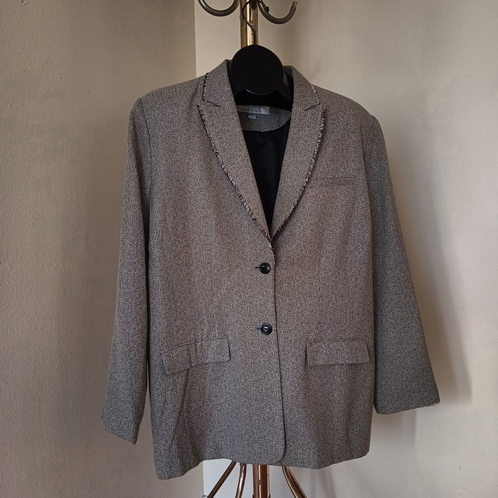 Larry Levin 22W Women Gray And White Blazer with Notched Lapels and Formal Cut